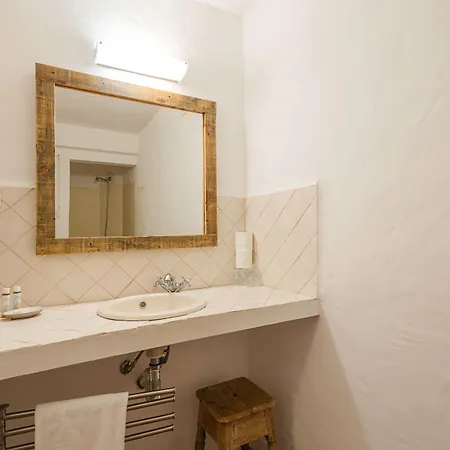 By Wot Signature Hotel 3*